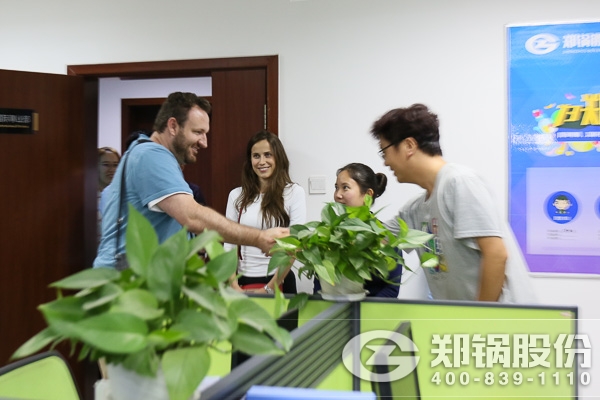美国经销商来访尊龙凯时人生就是搏股份实地考察