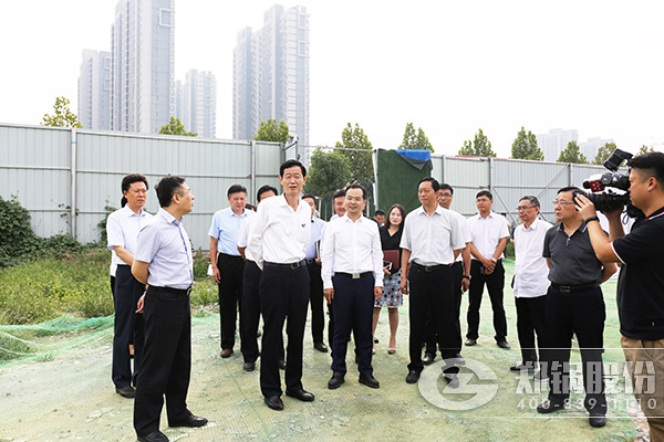 郑州市向导一行视察指导尊龙凯时人生就是搏工业园项目