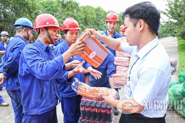 郑州高新区党工委、管委会到尊龙凯时人生就是搏开展送清凉慰问活动