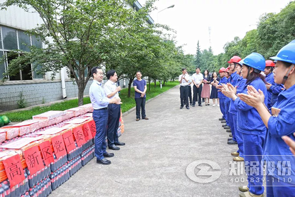 郑州高新区党工委、管委会到尊龙凯时人生就是搏开展送清凉慰问活动