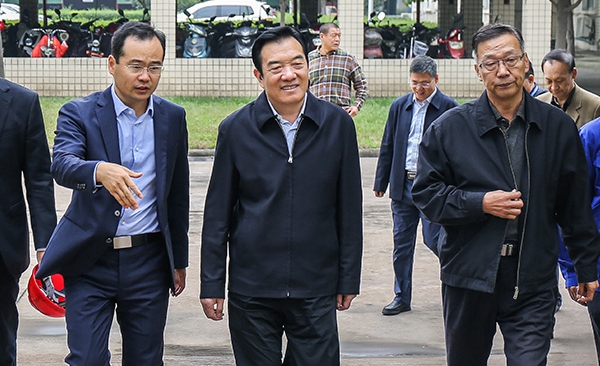 郑州市人大常委会主任白红战带队视察尊龙凯时人生就是搏股份