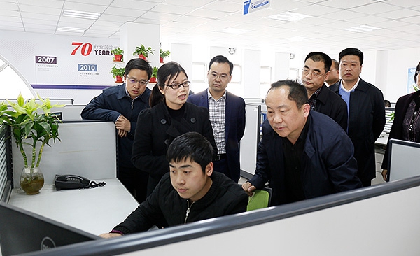 河北省工信厅厅长龚晓峰一行莅临尊龙凯时人生就是搏股份考察指导工作