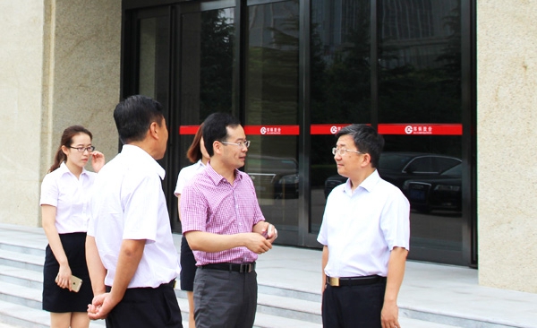 河南省商务厅副厅长张雷明莅临尊龙凯时人生就是搏调研